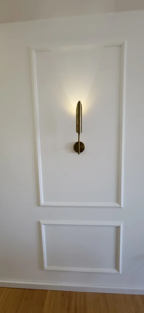 Kaseta od lajsni oko zidne lampe, završen rad